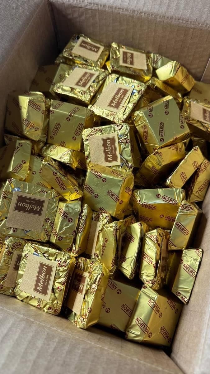 Melbon «Treat Table» — трапеція