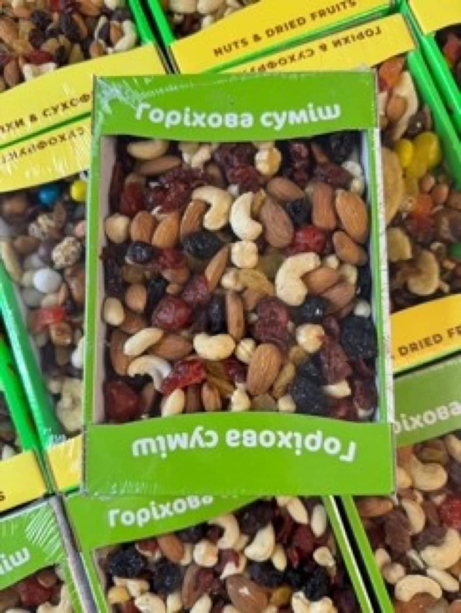Мікс горіхів та сухофруктів (коробочка)