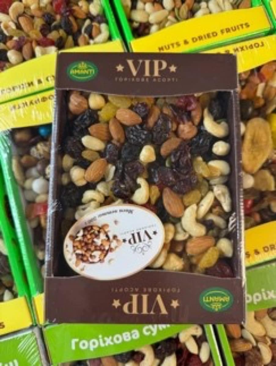 Мікс горіхів та сухофруктів VIP (коробочка)